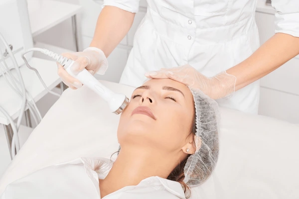 Carbon Laser Treatment in Lucknow